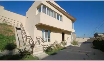 (Авто перевод!) Продается частный дом с землей несельскохозяйственного назначения в Зурговани, рядом с дипломатической деревней.