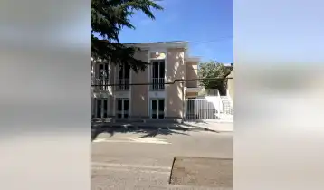ქირავდება 190m2 ახალი აშენებული ოფისი რემონტით. ფასი: 3000$