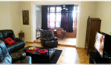 For Rent 135m2 Old Building Flat Renovated. Price: 4000A
