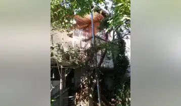For Sale 200m2 Old Building Private House Not renovated. Price: 450000$