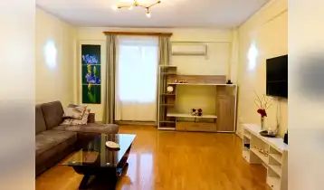 For Rent 141m2 Nonstandard New building Flat Renovated. Price: 1450$