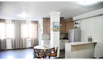 (Auto Translate!) Renovated 2-storey house for rent in the city center, with furniture and a beautiful view.