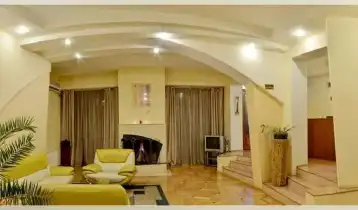 (Auto Translate!) Universal office space for rent in Vake, at the intersection of Abashidze and Arakishvili streets, 16 rooms and a conference and dining hall for 50 people. Suitable for both residential and office. And as a hotel. The building has its own yard and garage for 4 cars.