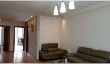 ქირავდება 90m2 არასტანდარტული ახალი აშენებული ბინა ახალი რემონტით. ფასი: 600$