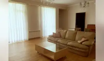 For Rent 104m2 Nonstandard New building Flat Newly renovated. Price: 1000$