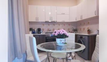 For Sale 107m2 Nonstandard Old Building Flat Newly renovated. Price: 200000$