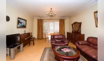 For Rent 140m2 New building Flat Renovated. Price: 1200$