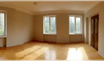 Сдается 250m2 Старая постройка Офис с ремонтом. Цена: 2500$