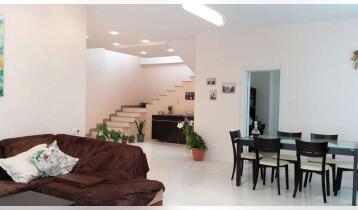 (Auto Translate!) An environmentally friendly place, a two-story, energy-efficient modern residential house, is exactly the place you would like to live. (Ten minutes drive from Freedom Square).
