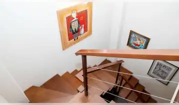 {{ gallery.alt }}