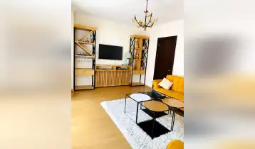 ქირავდება 90m2 არასტანდარტული ახალი აშენებული ბინა რემონტით. ფასი: 2000$