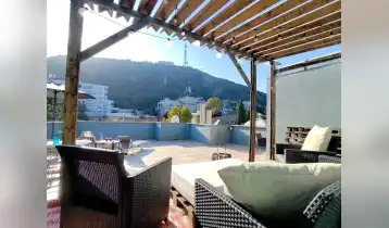 ქირავდება 110m2 არასტანდარტული ახალი აშენებული ბინა რემონტით. ფასი: 1800$