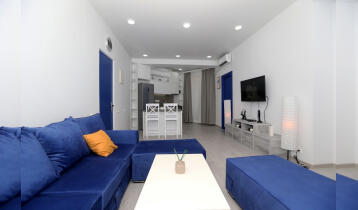 (Auto Translate!) Developed apartment for sale in the city center, on the most popular tourist street, with booking.com 9.9 rating. Newly renovated, with furniture, appliances, all necessary inventory and all arranged ...