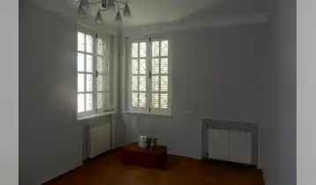 {{ gallery.alt }}