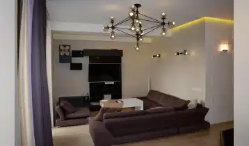 (Auto Translate!) The apartment is in a modern style, with very beautiful views. Bathrooms are furnished with Villeroy boch sinks and toilets. The plumbing is by Grohe's firm. Both bathrooms have individual water heaters. Floor heating is done in the part of the apartment. The kitchen appliances are of Bosch brand (gas stove, oven, electric oven, dishwasher). Flat wall panels made in the apartment. All lighting is imported from Europe.