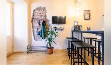 {{ gallery.alt }}