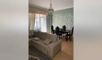 ქირავდება 3 ოთახიანი ბინა, მდებარეობა  ვაკე, ი. ჭავჭავაძის 80 (ბენდუქიძის კომპლექსიპარკ თაუერი). კორპუსს აქვს შემოღობილი, გამწვანებული ეზო, საბავშვო სივრცე, ლობი.