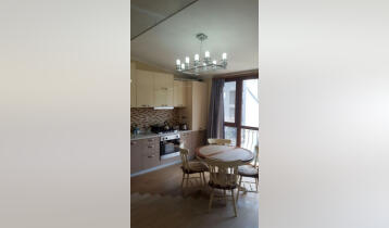 For Rent 85m2 Nonstandard Old Building Flat Newly renovated. Price: 1100$