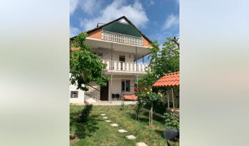 (Auto Translate!) For sale, a 15-minute drive from Vazhapshavela in Tsodoreti, a two-storey house with an attic (at the entrance to Tsodoreti), near the forest, 270 sq m + 400 sq m land, (with beautiful roses), 4 bedrooms, 30 sq m living room with fireplace, kitchen, two bathrooms with toilet, balconies and beautiful views, central heating , with gas, internet, cable TV, artesian well. Local water is also introduced, there is a parking space in the yard, a fence, partially furnished, a built-in kitchen. 220 sq.m. fully renovated (60 sq.m. attic space and fifth bedroom in black frame condition). A paved road leads from Tbilisi to the house. Tsodoreti has a unique micro climate and beautiful nature, ideal for treating respiratory diseases. There is a local grocery store in Tsodoreti, and a 24-hour spar market, a bakery, a Kofesta store, a gas station are located 23 minutes away by car, a bus departs from the Delhi metro station.