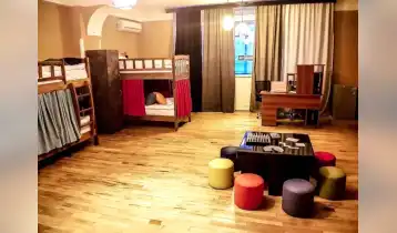 (Auto Translate!) Total area: 220 m².
 Floor: 2nd floor.
 Layout: 4 spacious bedrooms, large living room (40 m²) and spacious hall (70 m²).
 Kitchen: modern indoor kitchen and additional summer kitchen on the veranda.
 Amenities: 3 bathrooms (with shower), large terrace, front and back balconies.
 Parking: the apartment has its own parking space.
Guaranteed income
Currently, the space is rented out as a hostel. The income is
 $1,800 per month
