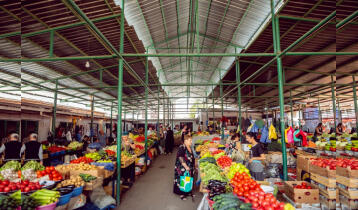(Auto Translate!) A working market of agricultural products is for sale, near the Samgori metro station, adjacent to the railway station. The land area is 780 m2 and 250 m2 of capital buildings are located on it. The market is provided with all means of communication, surveillance cameras, the area is completely covered and provided with trade counters.