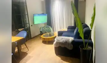 იყიდება 115m2 არასტანდარტული ახალი აშენებული ბინა ახალი რემონტით. ფასი: 250000$