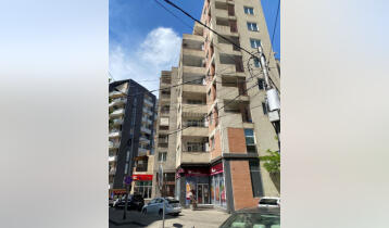 (Авто перевод!) Срочно продается квартира в Багеби. 370 кв.м. Квартира включает в себя последние два этажа здания (9 10).