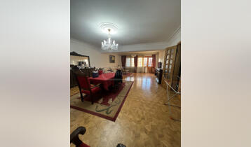 (Auto Translate!) 5-room apartment for sale near Metro Tsereteli, on Batumi Street. 200 sq.m. fenced yard, there is a guard in the yard; With 4 bedrooms and 2 bathrooms; Living room, kitchen and 2 bedrooms have a balcony; With central heating, high ceilings; The furniture remains partially. All four bedrooms have air conditioning; You can optionally buy a garage separately; It is possible to exchange for Vake / Saburtalo apartment.