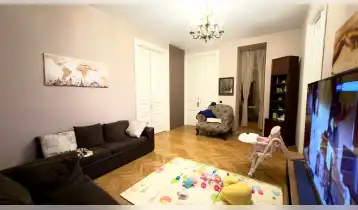 (Auto Translate!) The apartment with the attic (112.40 sq.m.) is for sale for $400,000.