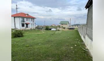 (Auto Translate!) 1000 square meters of land for sale in Tsavkisi. 15 minutes drive from Freedom Square. From the view of Tbilisi, the plot is fenced on two sides with neighbors on all three sides and in front of it, there are only dachas on the territory. All communications except sewerage are included in the plot. It is a very prestigious and quiet place.