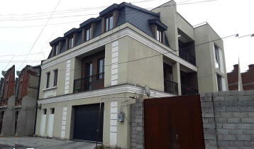 (Auto Translate!) A 4-storey private house is for sale behind Sheraton Metekhi Palace. There is a cellar under the house, which is decorated in the old Georgian style, with a large veranda and beautiful views.