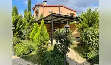 (Auto Translate!) For rent, a three-story, 370 sq.m. house with an attic in the best location in Digomi 8. 600 sq.m. furnished, green, summer space, a beautiful yard with a barbecue and two terraces. The house is a studio type with a living room, 5 bedrooms (all with bathrooms), 2 auxiliary rooms. . All bedrooms have a balcony and a huge veranda on the second floor. On the first and third floors there is a fireplace, on the third floor there is a living room with an auxiliary room and a bathroom. With new furniture and air conditioning in all rooms, a garage. There is a closed outdoor patio with a barrier to the remote control gate. The house is equipped with all kinds of appliances and with the necessary things.