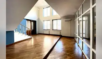 {{ gallery.alt }}