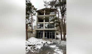 (Auto Translate!) The house is in Tskneti, in the almond gardens, newly built, 4 floors, with verandas, aluminum German stained glass windows and windows, iron doors, covered with insulation, electricity, water and sewage are connected to the yard. It is fully fenced and has a large yard... there is a nice cozy environment...