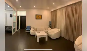 (Auto Translate!) The building is a small cozy in 2016 received the status of the best of the year. The building has been handed over, there is an elevator designed for 8 persons. The apartment has two balconies, one veranda, three bedrooms, one living room, rooms for wardrobes, two bathrooms and a kitchen. It also includes a parking space and a storage room.