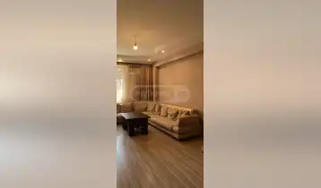 ქირავდება  ან იყიდება  5 ოთახიანი ბინა, 3 საძინებლით, ყველანაირი კომფორტით, ავეჯით და ტექნიკით.