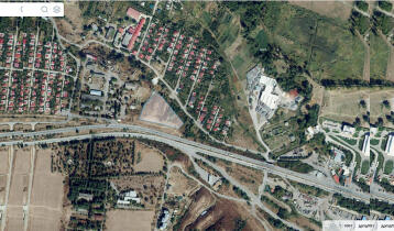 (Auto Translate!) A plot of land is for sale in Tserovani on the highway.