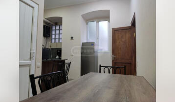 (Auto Translate!) Newly renovated apartment on the first floor, total area 46.5 square meters, for sale on Griboedov Street. The house is an old building with large and wide walls, high ceilings, very good location, with a large inner and quiet yard, actually above Rustaveli (you are at home in 3 minutes from Rustaveli metro station).