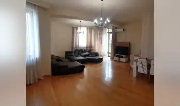 ქირავდება ბინა ვაკის პარკთან ახლოს, 165 კვ. უზრუნველყოფილია ავეჯით, ტექნიკით. მყუდრო, მზიანი, იზოლირებული სამზარეულო.