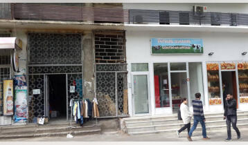 (Auto Translate!) Stained glass commercial space for sale in the third quarter of Vazha Pshavela, in a crowded place. On top of it. The entrance is on the side of the avenue, with a high ceiling (6.5m) it can be used as an office, shop, restaurant and other purposes.