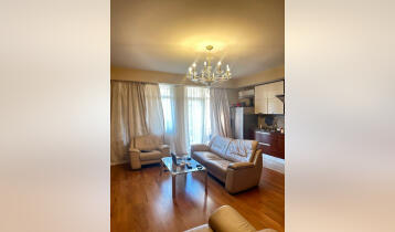 (Auto Translate!) 3-room studio-type apartment with 2 bedrooms in Axis building, opposite Sokar, for immediate sale. The apartment is renovated with central heating, has 2 balconies.