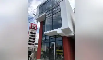 (Auto Translate!) A newly built 3-storey detached commercial building is for sale completely, on the highway, near the entrance to the market, very close to the Varketil metro station.
