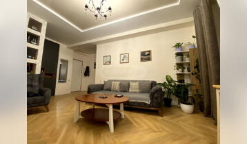 (Auto Translate!) An apartment is for sale in a newly built building, the apartment is renovated with high-quality construction materials, iron doors, central heating of the Navien system, built-in Bosch appliances, in an ecologically clean area, furniture and appliances remain in the apartment.