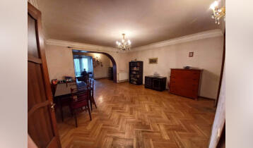 For Rent 123m2 Nonstandard Old Building Flat Renovated. Price: 1000$