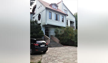 For Sale 700m2 New building Private House Old renovated. Price: 620000$