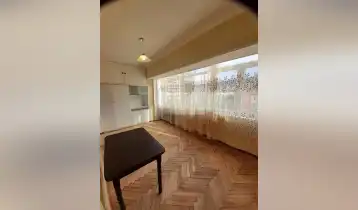 იყიდება 3 ოთახიანი ბინა ბინა ქალაქის ცენტრალურ უბანში ვაჟა ფშაველას ძეგლთან. ვაჟა ფშაველას მეტროსთან ზედ გამზირზე.აივნით.საიდანაცშეგიძლიათ ხელი ჩამოართვათ ვაჟას ძეგლს :)  ბინის ირგვლივ განლაგებულია ყველა საჭირო ინფრასტრუქტურა: