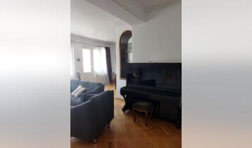 For Rent 197m2 Nonstandard Old Building Flat Renovated. Price: 1200$