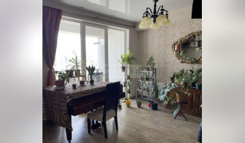(Auto Translate!) An apartment with renovated furniture and appliances is for sale in Axis Palace, on top of Carrefour.