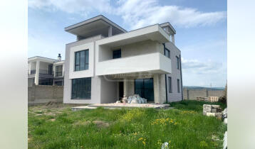 (Auto Translate!) 350 sq. m private house for sale in the village of Agaraki. Living area 220 square meters, terraces 130 square meters, yard area 637 square meters. The house is located on 150 square meters. The performed works are carried out with the highest quality material available on the Georgian market (photofixation is available for all stages). All necessary communications are arranged, a network of fire protection and protection systems is provided. At this stage, the finishing works of the floor, internal staircase and bathrooms are in progress, the completion of which is included in the cost.