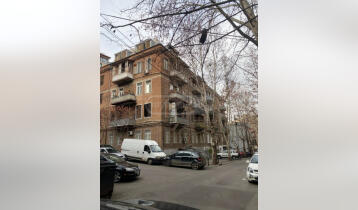 (Auto Translate!) For sale in Vera, on Tarkhnishvili Street, an apartment on the fourth floor in an old prestigious building, which has a fifth floor with a building permit. 4th floor 141 m2, 5th floor 131 m2, basement 5 m2